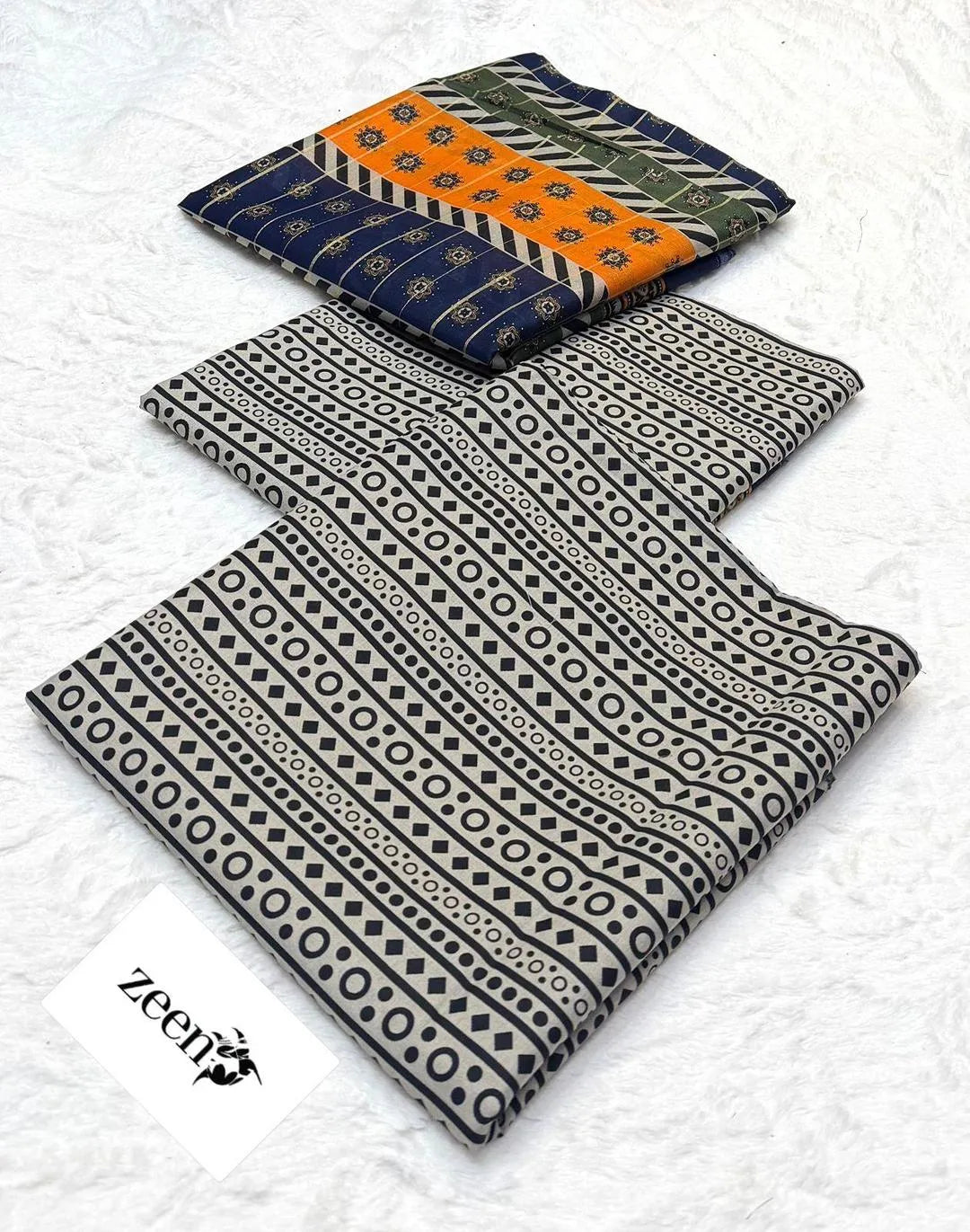 3 Pcs Women's Unstitched Printed Suit