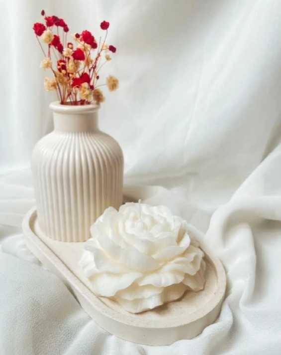 Set of 3 (1 mini flowers vase +1 oval tray +1 pony rose flower candle)