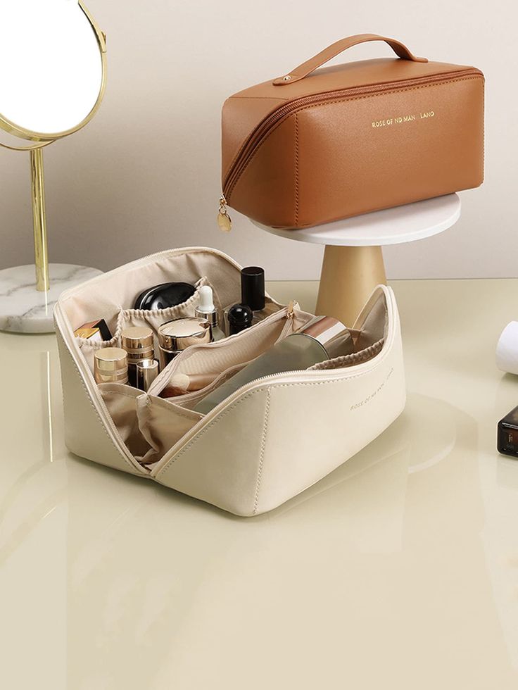 Makeup Storage Bag – Comprehensive Organizer for Brushes and Toiletries
