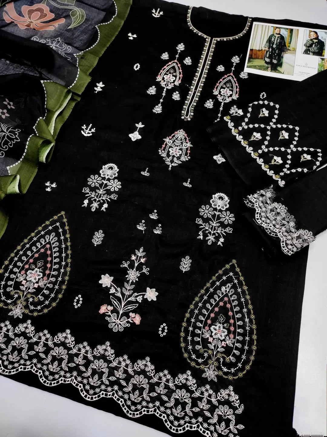 3 Pcs Women's Unstitched Embroidered Suit